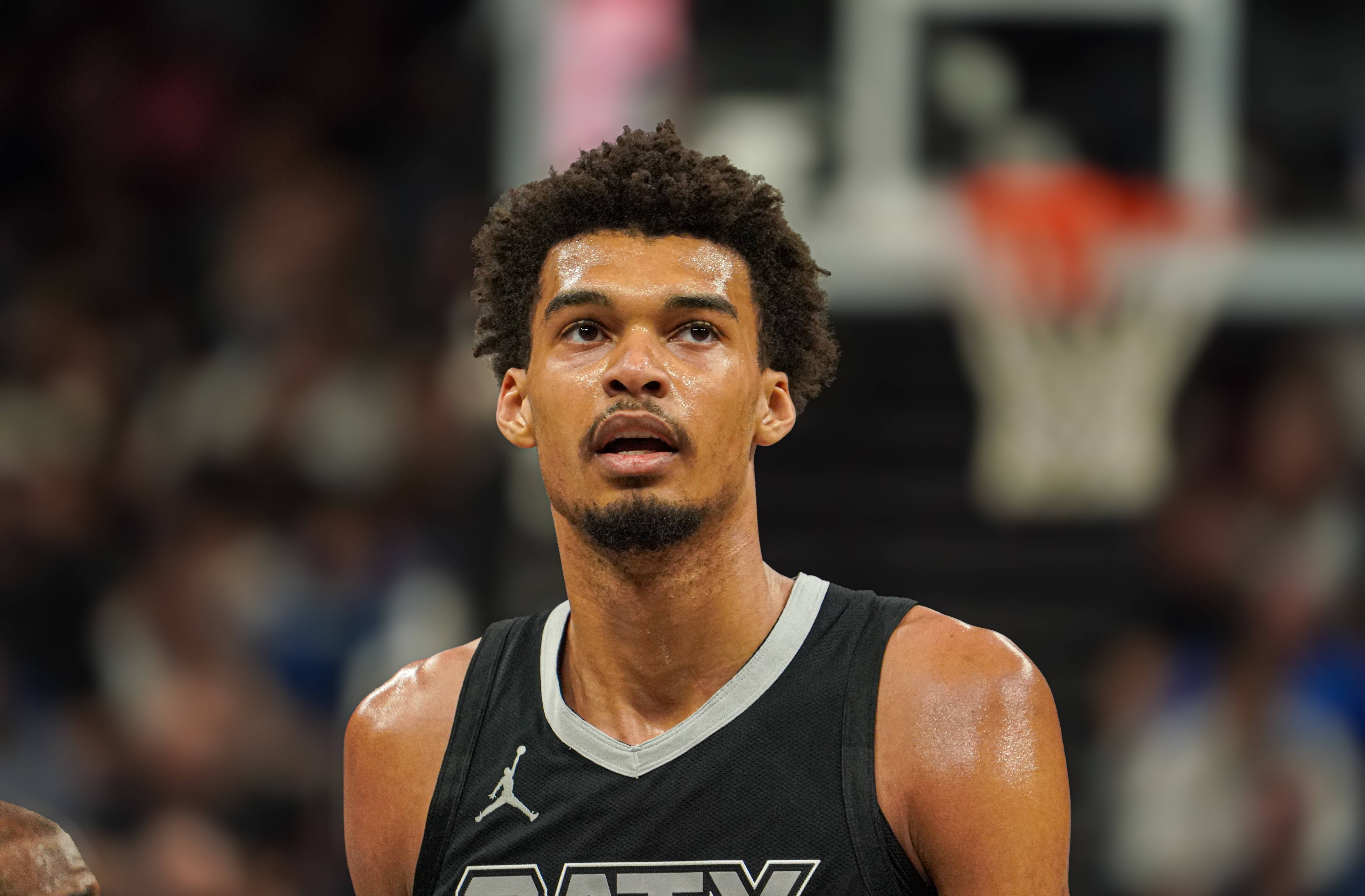 关于NBA第一“高”僧！一文回顾维克托-文班亚马中国之旅的信息